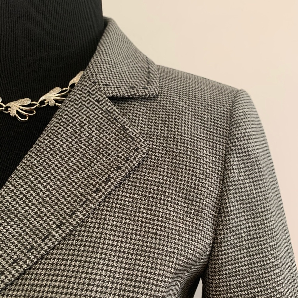 Adorable fitted houndstooth blazer - Picture 3 of 5